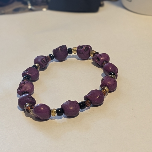Purple Skull Beaded Stretch Bracelet - Picture 1 of 4